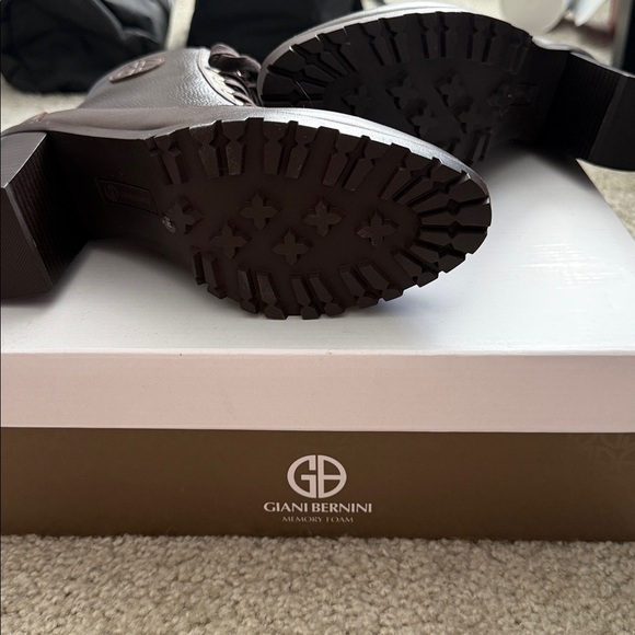 GIANI BERNINI BROWN LACE UP BOOTIES - Picture 8 of 8